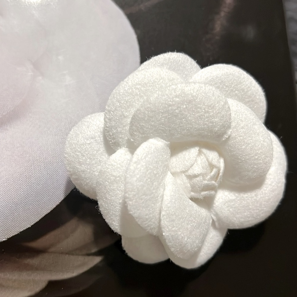 New🌼🌟Chic white Floral Brooch Pin unbranded Accessory